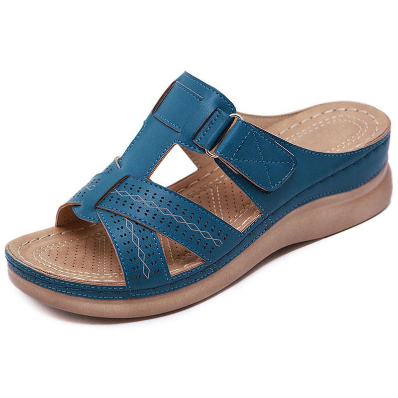 Røde ortopediske damesandaler med kilehæl, slip-on design for sommerkomfort.