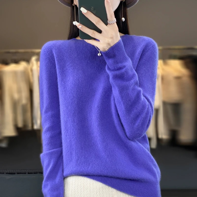 "Ravikna genser i myk cashmere for kvinner, beige farge, langermet og tidløs design for høsten."