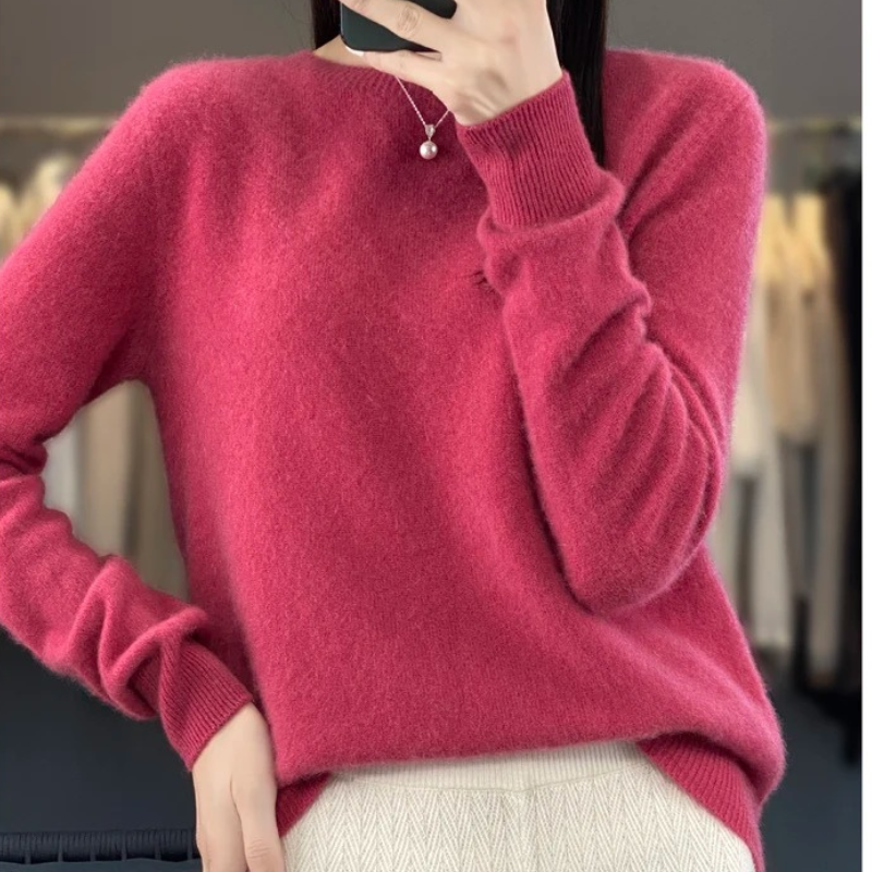 "Ravikna genser i myk cashmere for kvinner, beige farge, langermet og tidløs design for høsten."