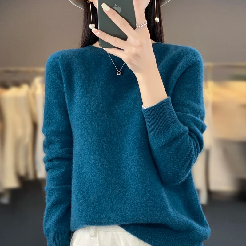 "Ravikna genser i myk cashmere for kvinner, beige farge, langermet og tidløs design for høsten."