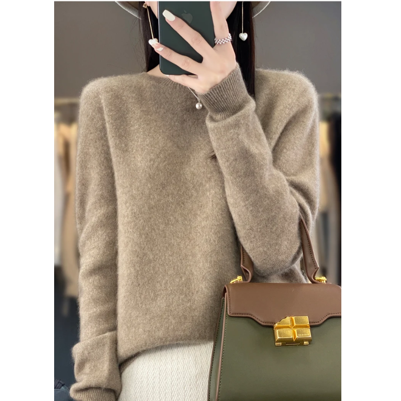 "Ravikna genser i myk cashmere for kvinner, beige farge, langermet og tidløs design for høsten."
