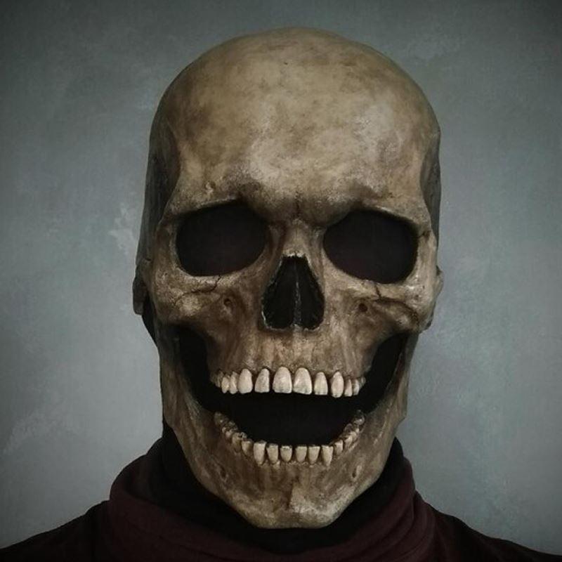 "Realistisk skjelettmaske i silikon med skumle detaljer, perfekt for Halloween og maskerade. Fleksibel og komfortabel."