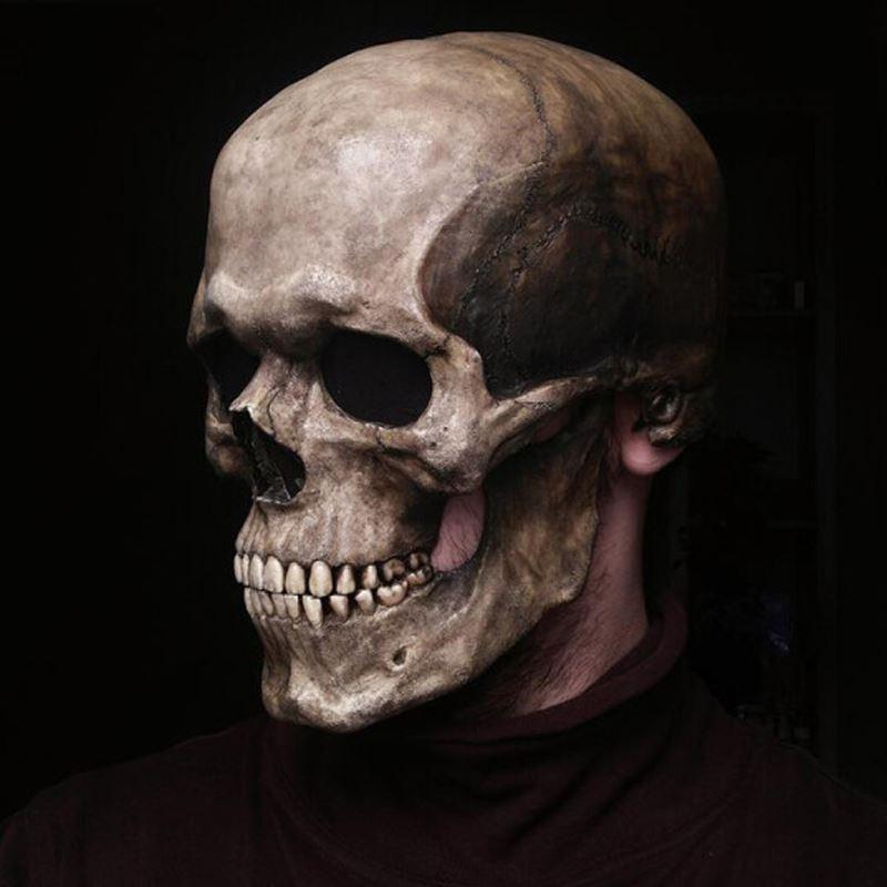 "Realistisk skjelettmaske i silikon med skumle detaljer, perfekt for Halloween og maskerade. Fleksibel og komfortabel."