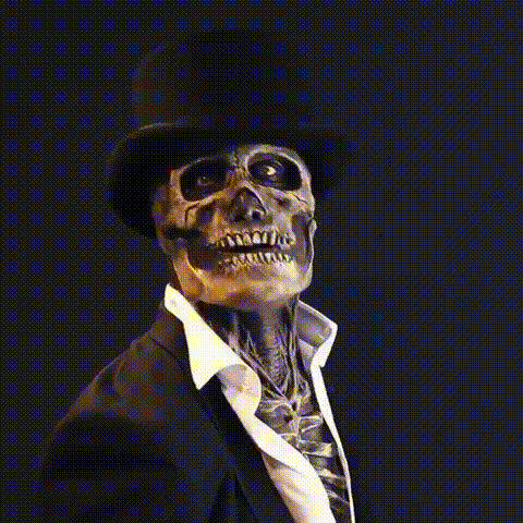 "Realistisk skjelettmaske i silikon med skumle detaljer, perfekt for Halloween og maskerade. Fleksibel og komfortabel."
