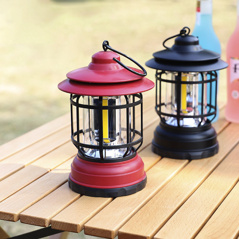 "Retro campinglampe med LED-lys, USB-lading, metallkonstruksjon og vintage design for stilfulle ute- eller innendørsopplevels