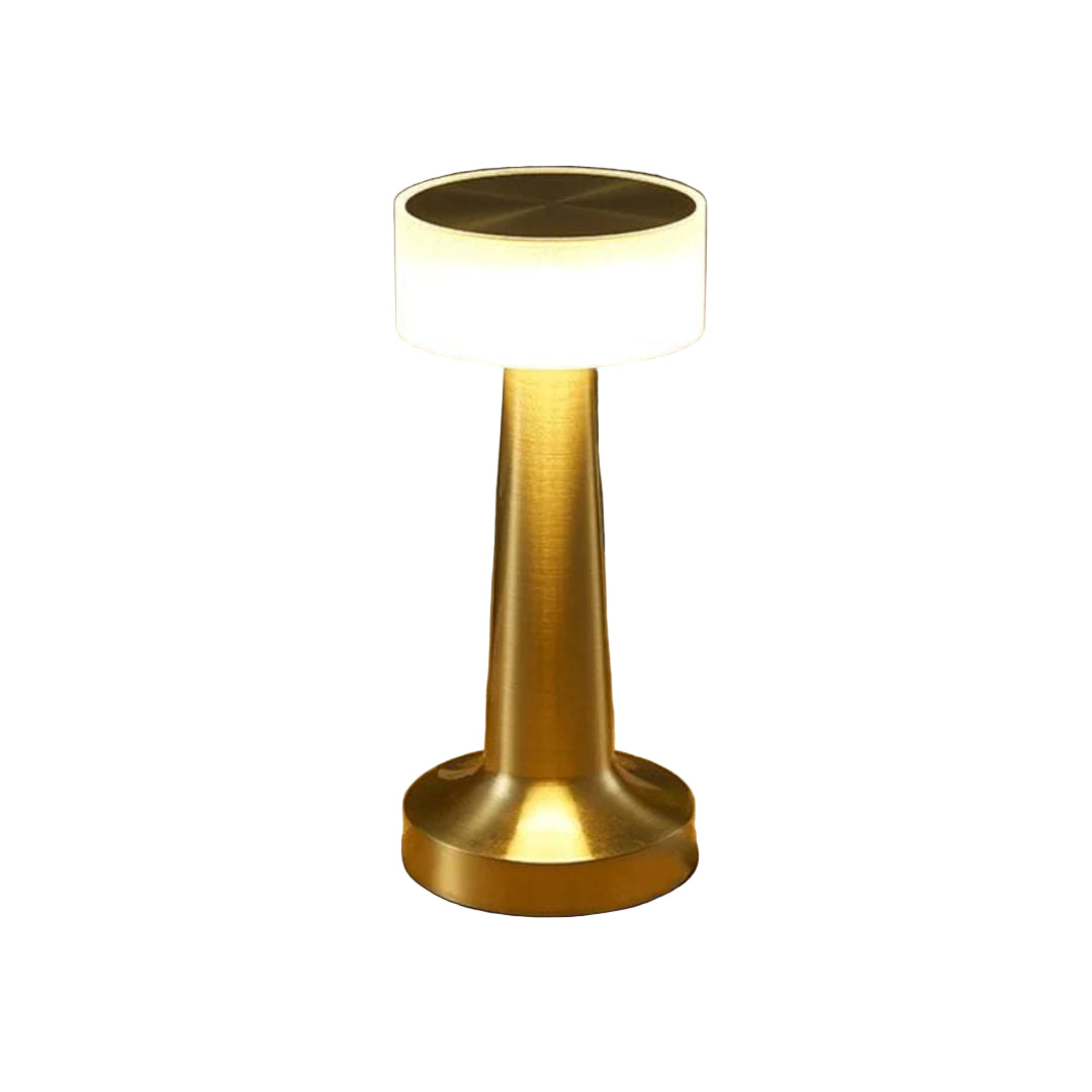 Retro dimbar bordlampe i gullfarget metall. Elegant design for stue, soverom eller kontor.