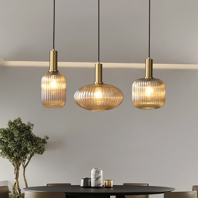 Elegant retro pendellampe i glass for interiørbelysning, en vakker taklampe.
