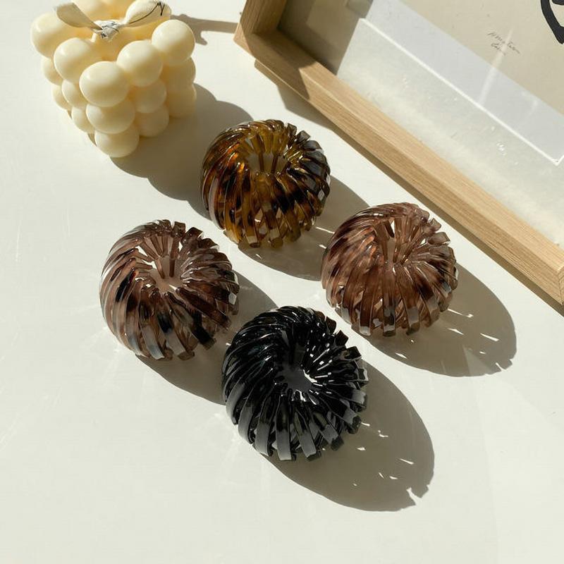 "Retro hestehale hårspenne i elastisk resin, tilgjengelig i oransje, blå, lysebrun; elegant design, skånsom mot håret."