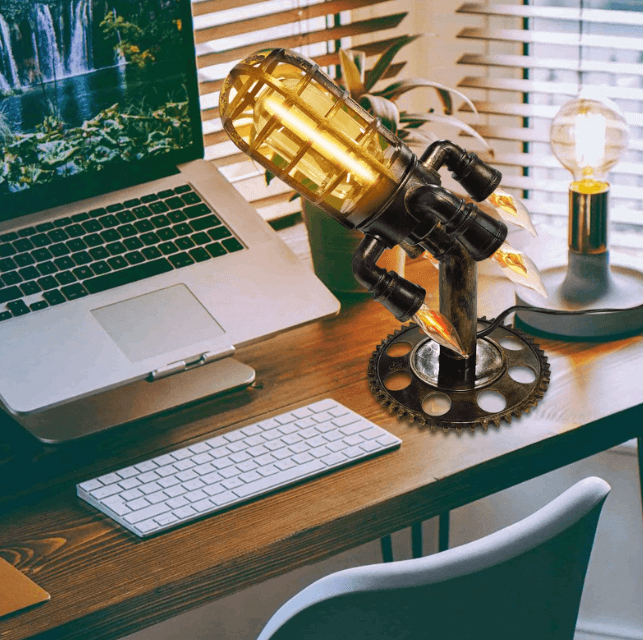 Unik steampunk rakettlampe med oransje LED-flamme, perfekt som nattlys og stemningslys