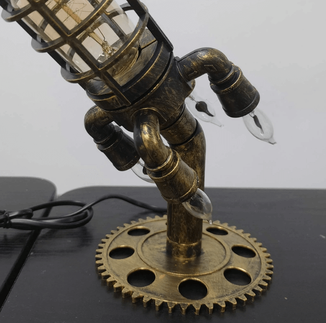 Dekorativ steampunk rakettlampe, ideell som interiørdetalj og stemningsskaper
