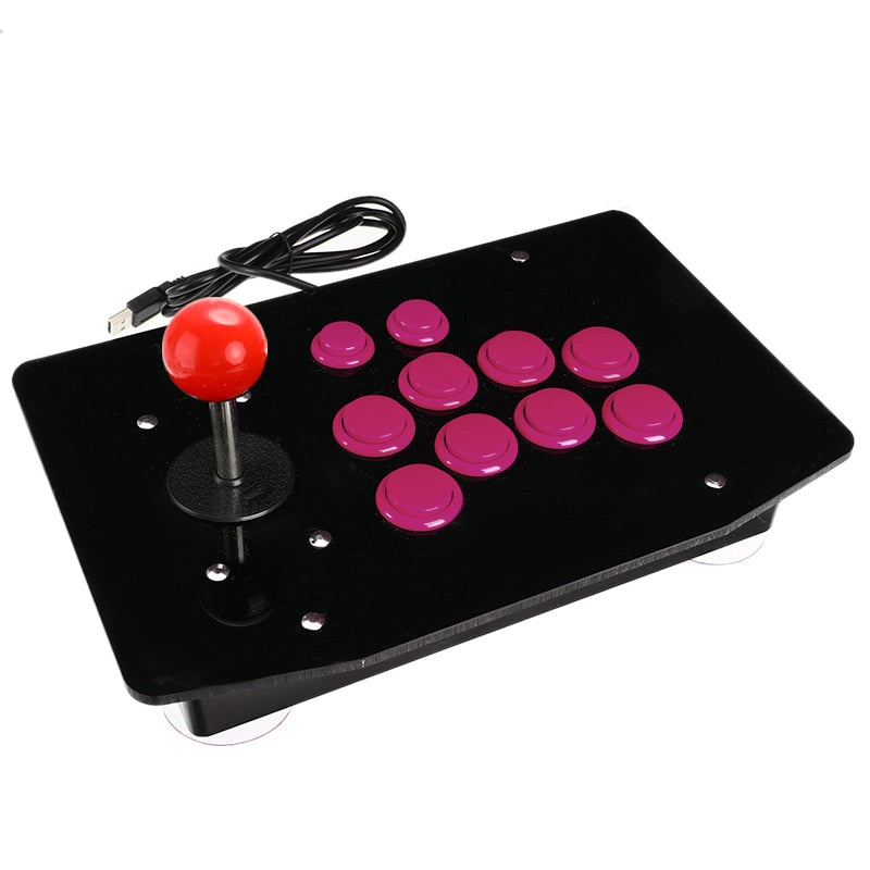 Spiller bruker retro USB arkade joystick for PC gaming, nyter klassiske arkade spill på nytt.