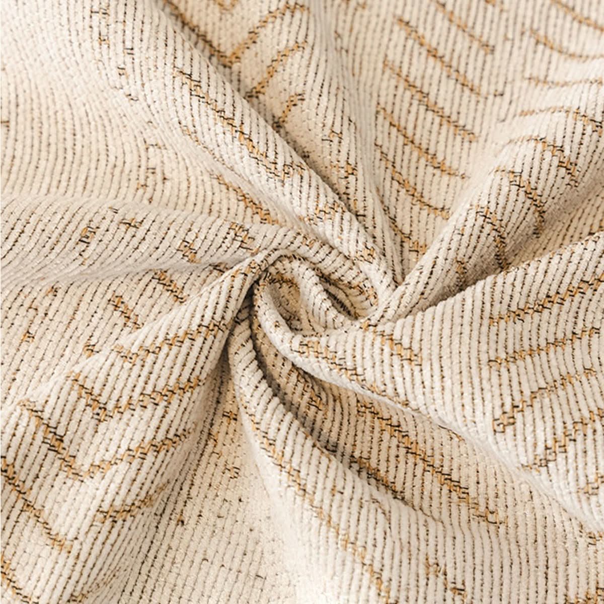 Chenille sofatrekk med elegant fiskebeinsmønster. Ripebestandig møbelbeskyttelse for en stilren stue.