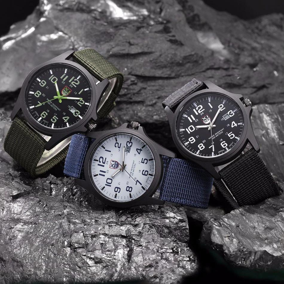 Multifunksjonell herre militærklokke, robust sportsklokke med analog urskive og slitesterk silikonrem.