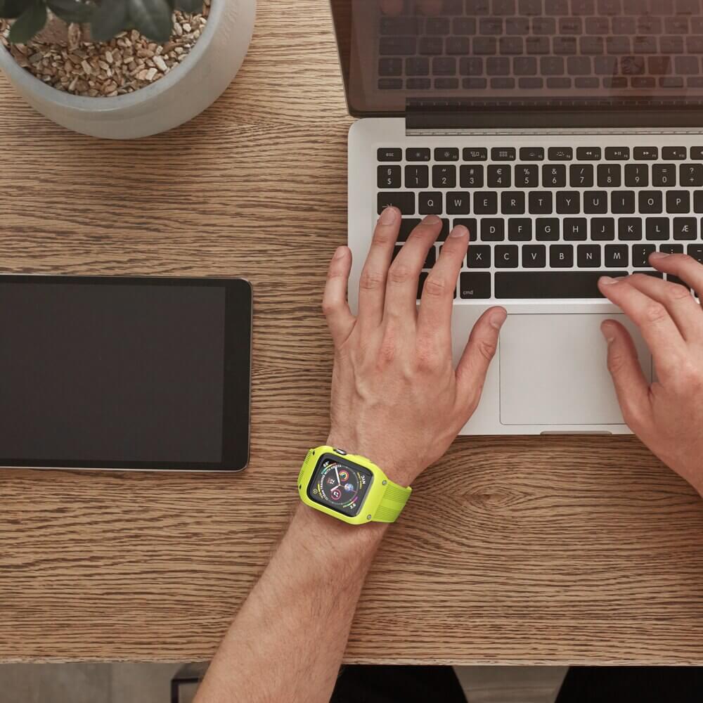 Optimal beskyttelse for Apple Watch 44mm Series 4/5, støtsikker silikonrem og deksel.