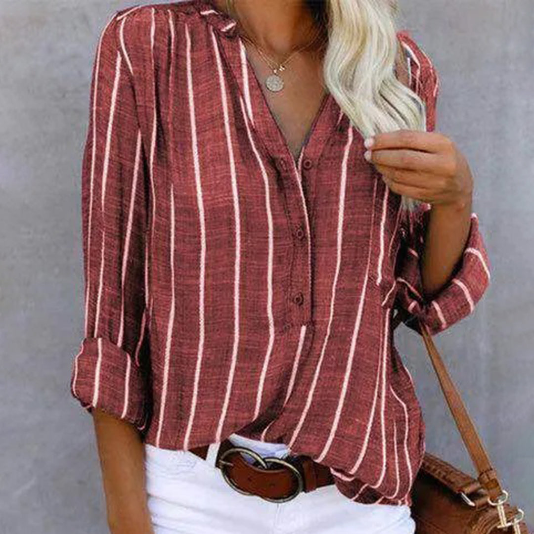 "Rød sommerbluse i elegant design, polyester, tilgjengelig i flere fargevalg, perfekt for både hverdagsbruk og fest."