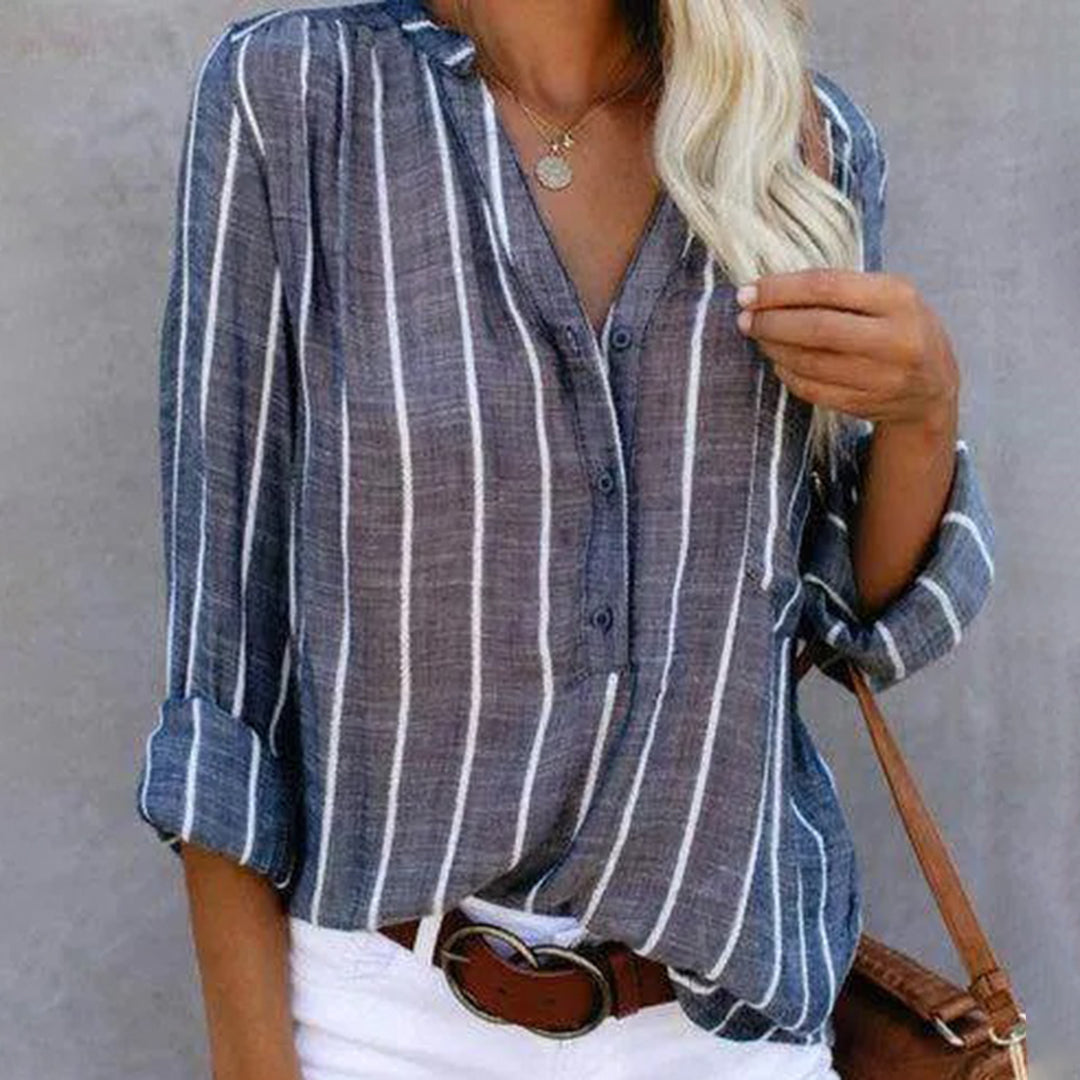 "Rød sommerbluse i elegant design, polyester, tilgjengelig i flere fargevalg, perfekt for både hverdagsbruk og fest."