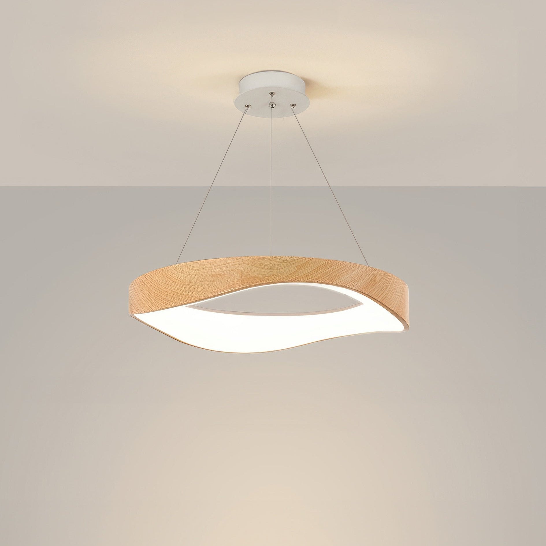 "Rund moderne LED pendellampe, justerbar høyde, elegant design, energieffektiv for hjem og kjøkken. Stilig belysning."