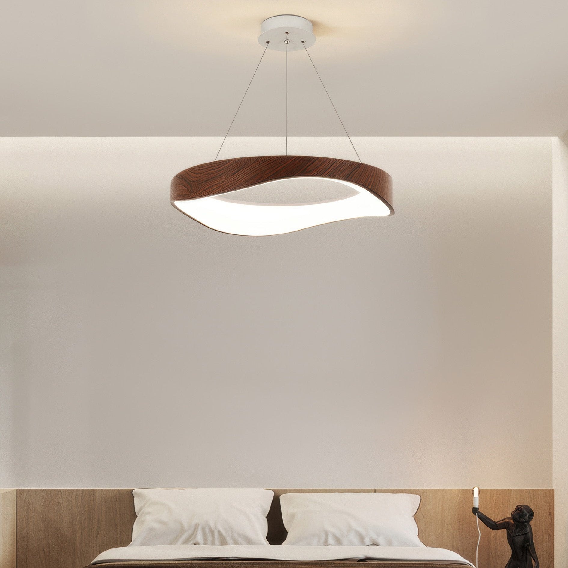 "Rund moderne LED pendellampe, justerbar høyde, elegant design, energieffektiv for hjem og kjøkken. Stilig belysning."