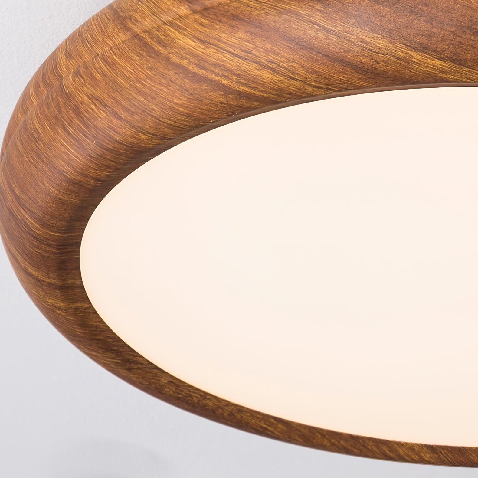 "Rund taklampe i mørke trekorn, nordisk design med LED-lys, akryldetaljer skaper varm atmosfære"