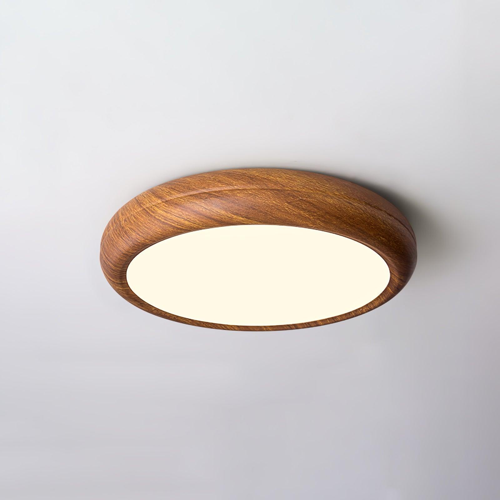"Rund taklampe i mørke trekorn, nordisk design med LED-lys, akryldetaljer skaper varm atmosfære"