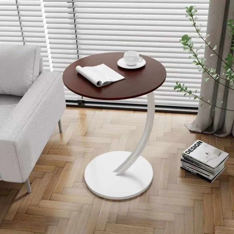 Allsidig, rundt sidebord med moderne design; et fleksibelt møbel for ethvert rom og dekor.