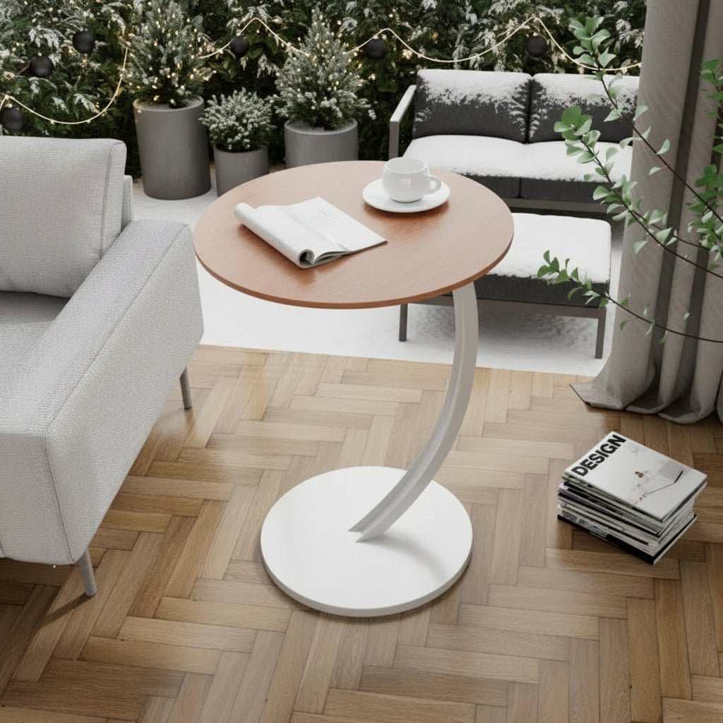 Moderne rundt sidebord i minimalistisk stil, lettvekt og funksjonelt møbel.