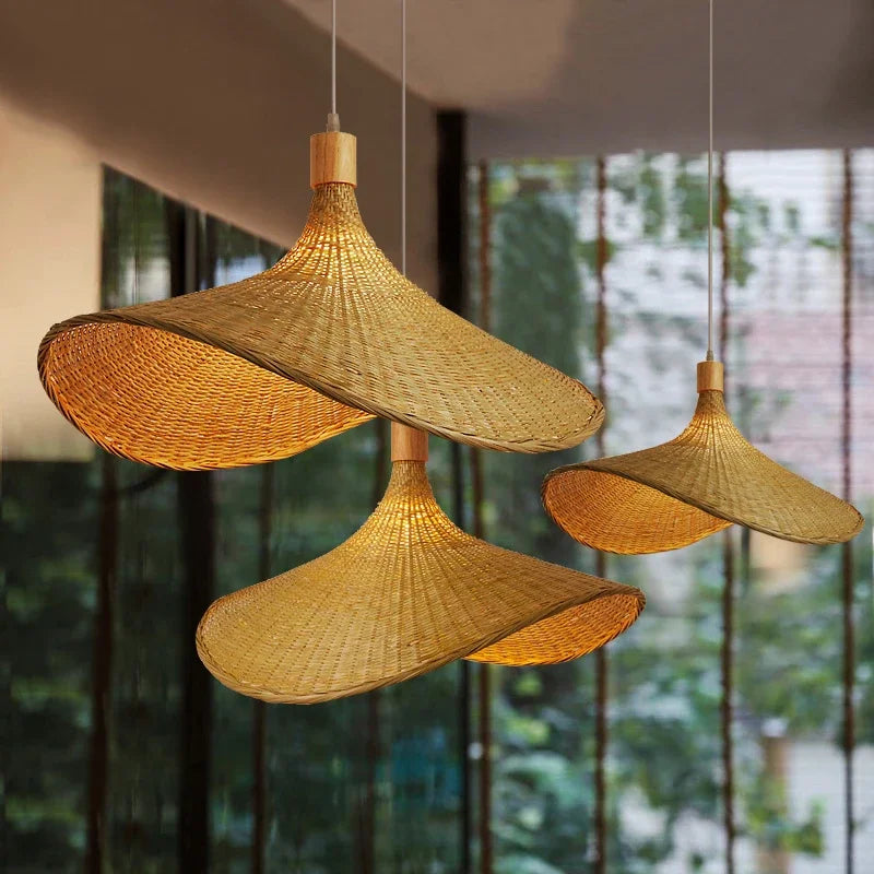 Håndlaget bambuslampe med rustikk design. Perfekt pendellampe for å skape en unik boho interiørstemning.