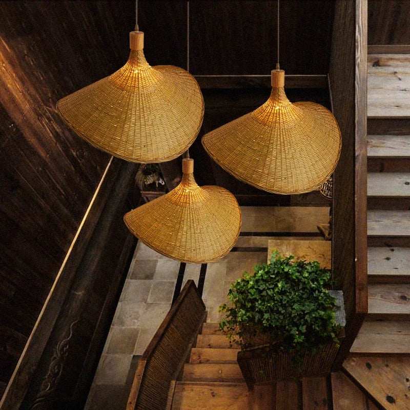 Miljøvennlig bambus pendellampe. Kombinerer rustikk sjarm med moderne boho stil for ditt hjem.