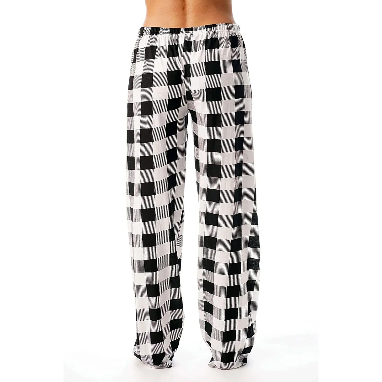 Fullt bilde av de rutete pyjamasbuksene for kvinner, viser det elegante designet og den avslappede passformen.