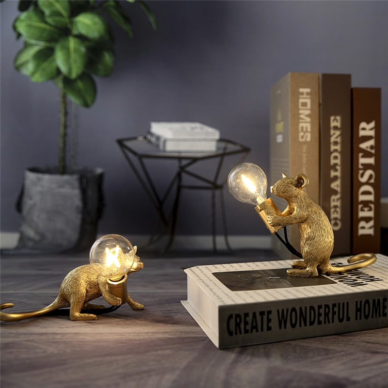 Unik museformet designlampe med LED-lys. Ideell dekorativ nattlampe for barn og voksne.