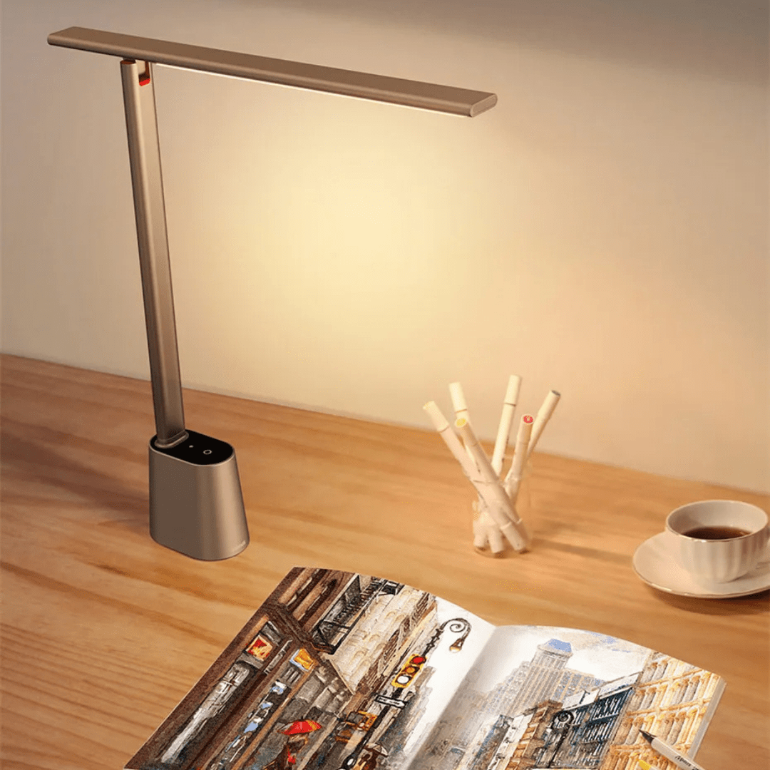 Bærbar LED bordlampe med USB-strøm. Fleksibel, moderne design for lesing og reise.