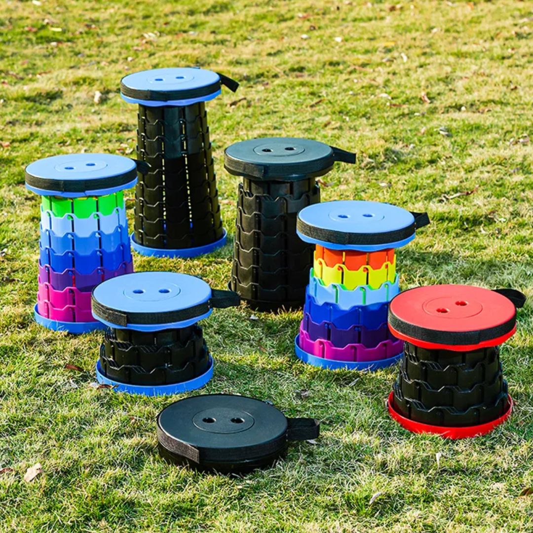 Utendørs bærbar teleskopkrakk i svart plast, perfekt for camping, fiske og piknik. Enkel å justere.