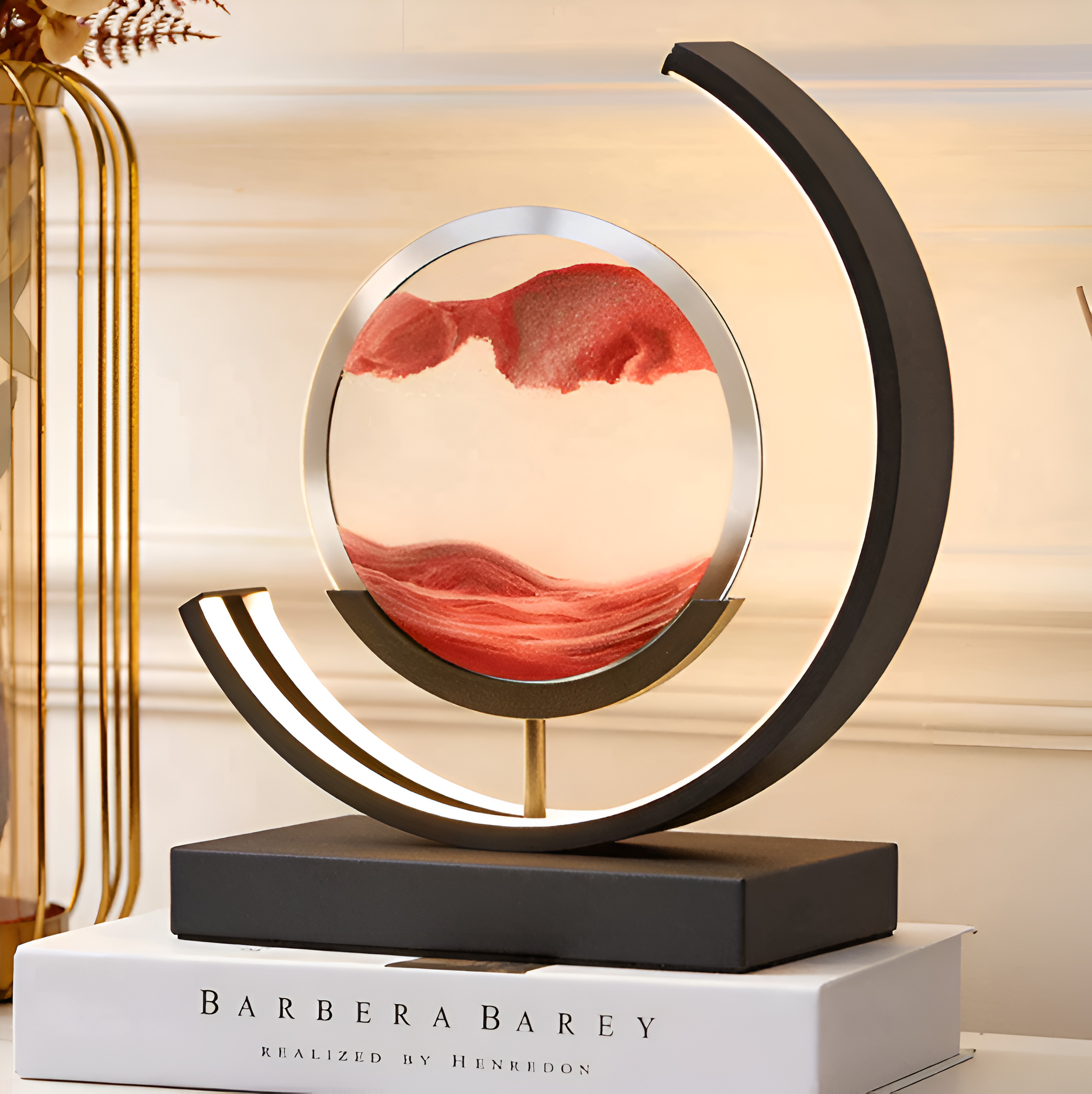"Sandlampe med dimbart LED-lys og flytende sand i bevegelse, skaper ro og eleganse i moderne bordlampe-design."