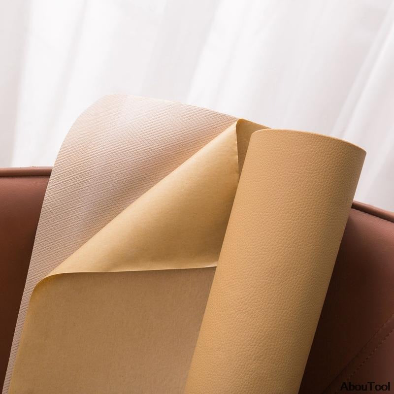 Selvklebende PU-skinnlapp som effektivt dekker en sprekk i sofaen