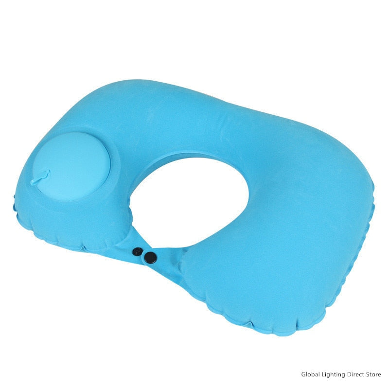 Ergonomisk oppblåsbar nakkepute gir god halsstøtte og reisekomfort.