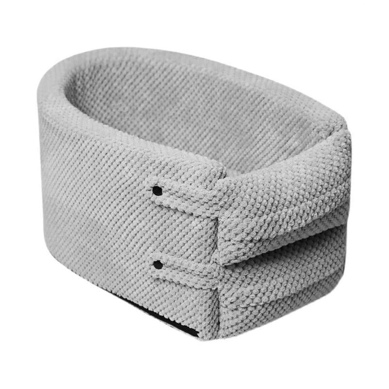 Sikkert bilsikkerhetssete for kjæledyr, grått og komfortabelt, perfekt for trygg hundetransport i bil.