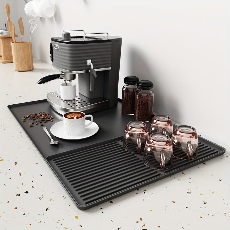 Sklisikker silikon benkebeskytter; varmebestandig kaffematte med opphøyde kanter for ryddig kjøkkenbenk.