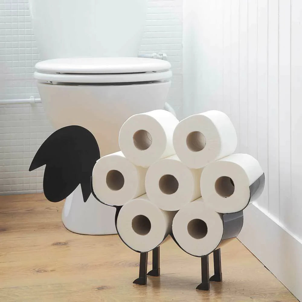 Stilren sau toalettpapirholder i solid design for funksjonell baderomsorganisering. Et dekorativt badtilbehør.