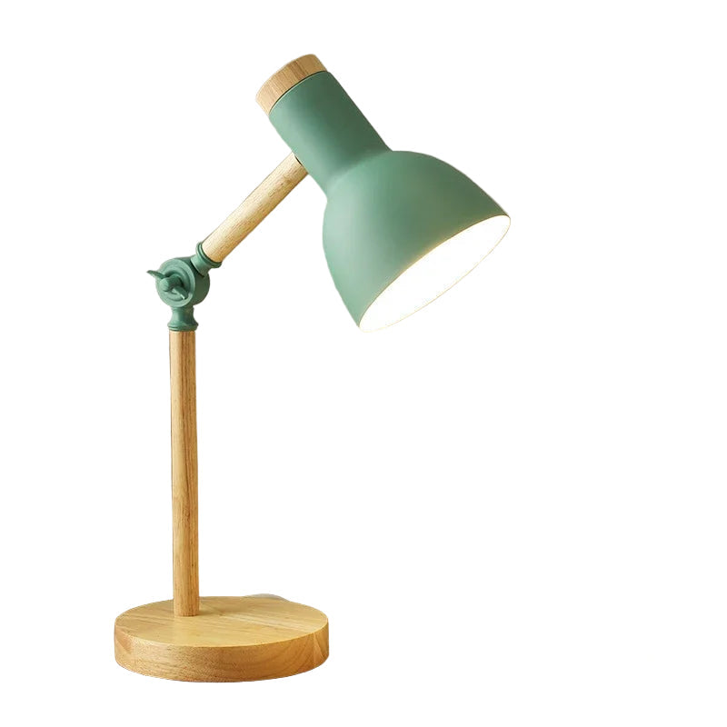 Skandinavisk minimalistisk bordlampe i stilrent design. Fleksibel og justerbar for lesing og stemningslys.
