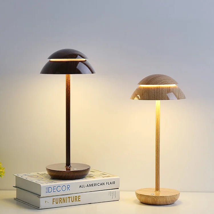 "Skandinavisk trådløs bordlampe i minimalistisk design, dimbar og laget av aluminium, tilgjengelig i gull, hvit og svart."