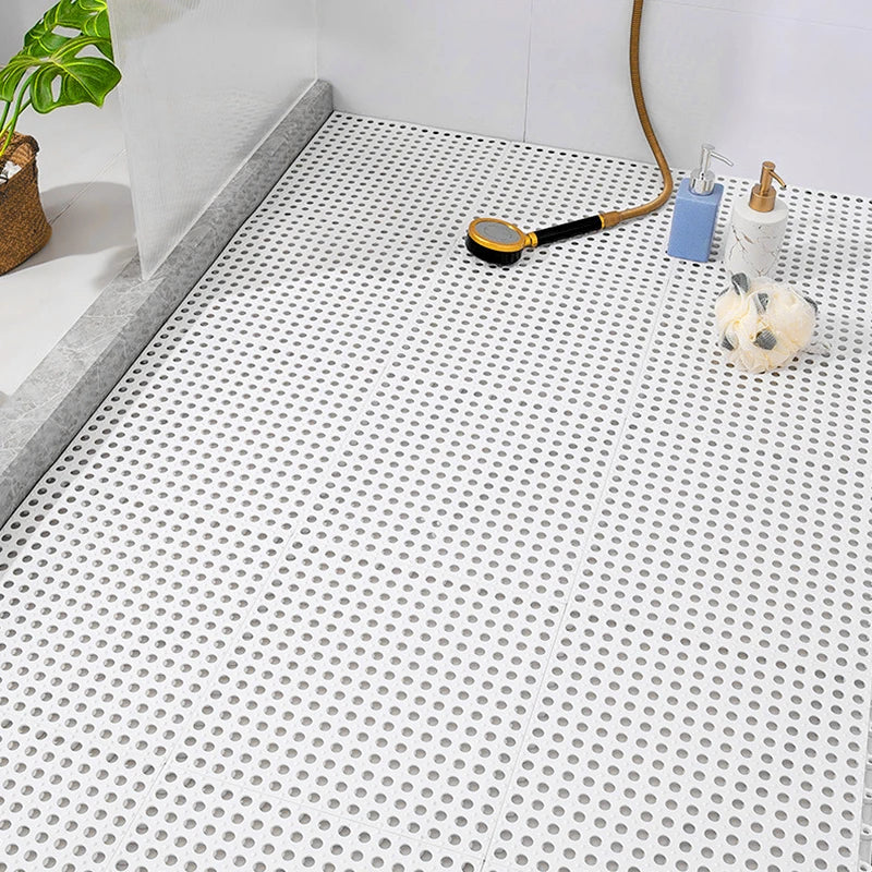 Dusjmatte plassert i dusjen, viser enkel rengjøring og vanntett design for et hygienisk baderom.