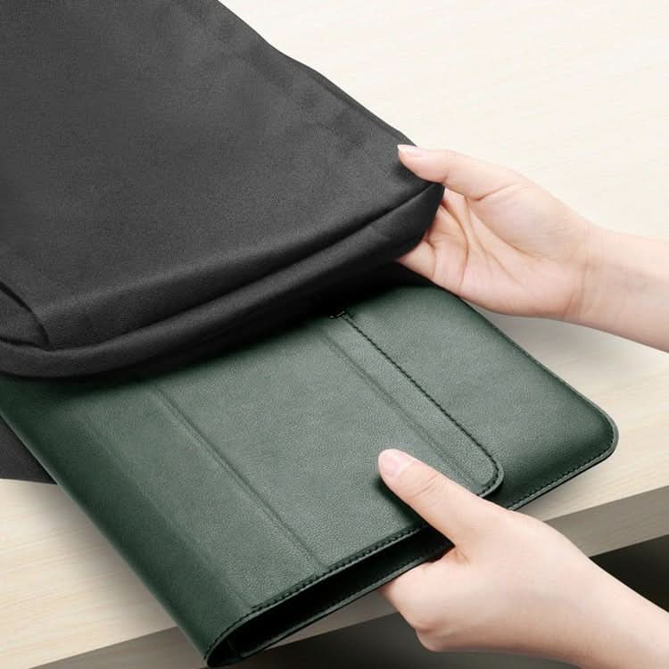 Stilfull laptop-etui med praktisk stativfunksjon for bedre ergonomi når du bruker din bærbare datamaskin.