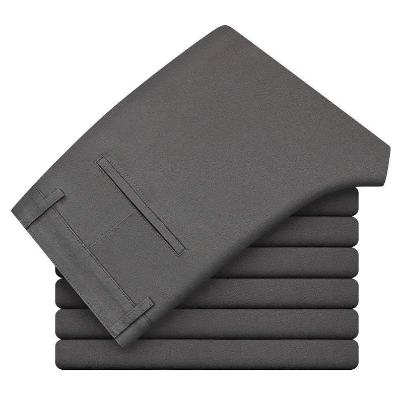 Stilige menns slim fit bukser med elastisk midje. Kombinerer komfort med en skarp look.