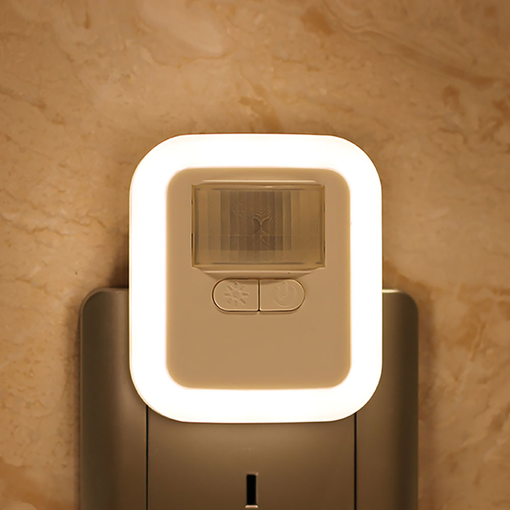 Moderne LED nattlys med automatisk bevegelsessensor, enkel installasjon i ethvert rom.