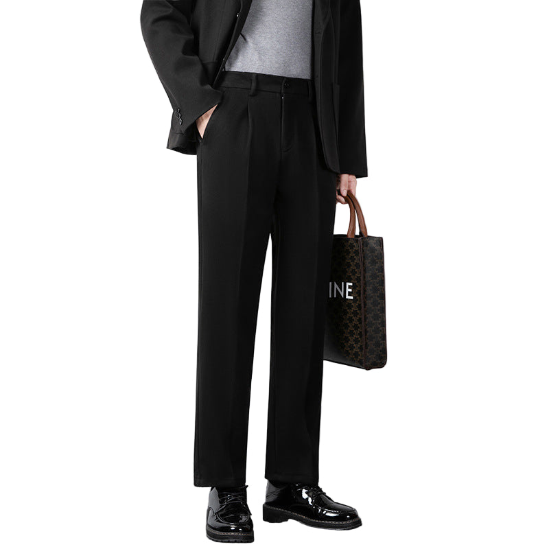 Smarte slim fit herrebukser i minimalistisk design, perfekt for forretnings- og kontorbruk. Elegant og moderne.
