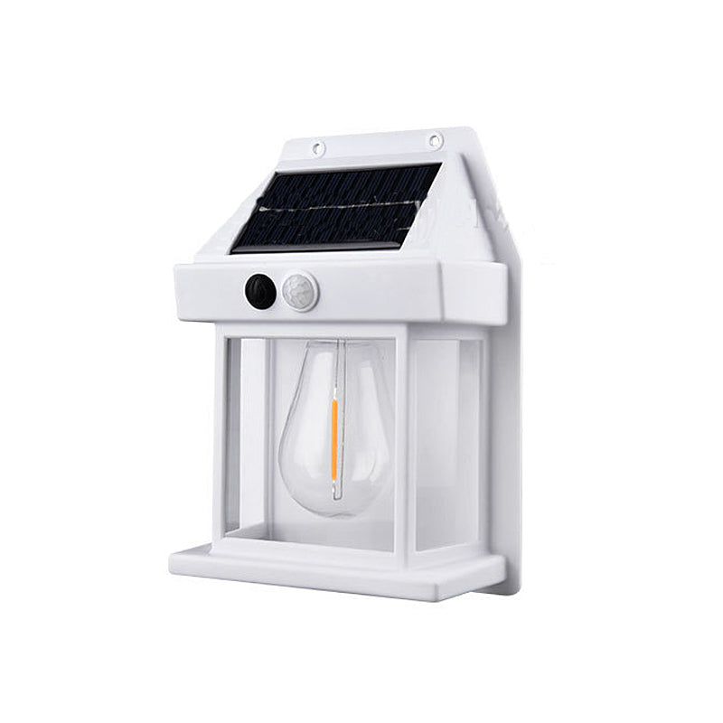 Solcelledrevet utendørs vegglampe med LED, robust metallkropp, smart sensor, IP65, ideell for terrasser og hager.