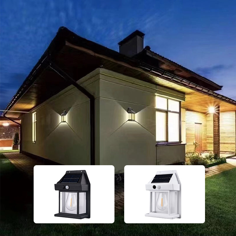 Solcelledrevet utendørs vegglampe med LED, robust metallkropp, smart sensor, IP65, ideell for terrasser og hager.