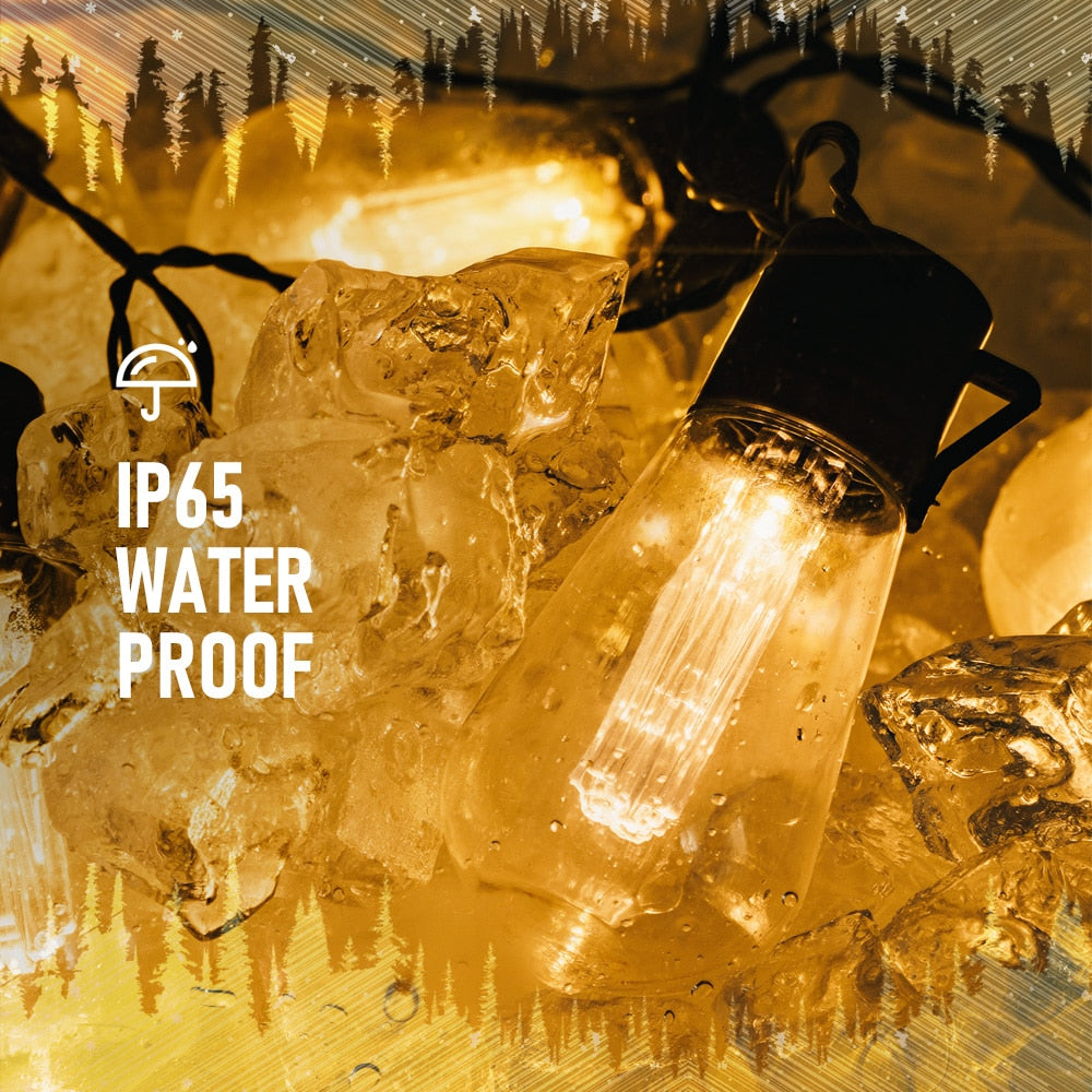 Bilde av solcelledrevet LED-lysslynge som henger over en pergola, gir varmt lys til uterommet, vanntett