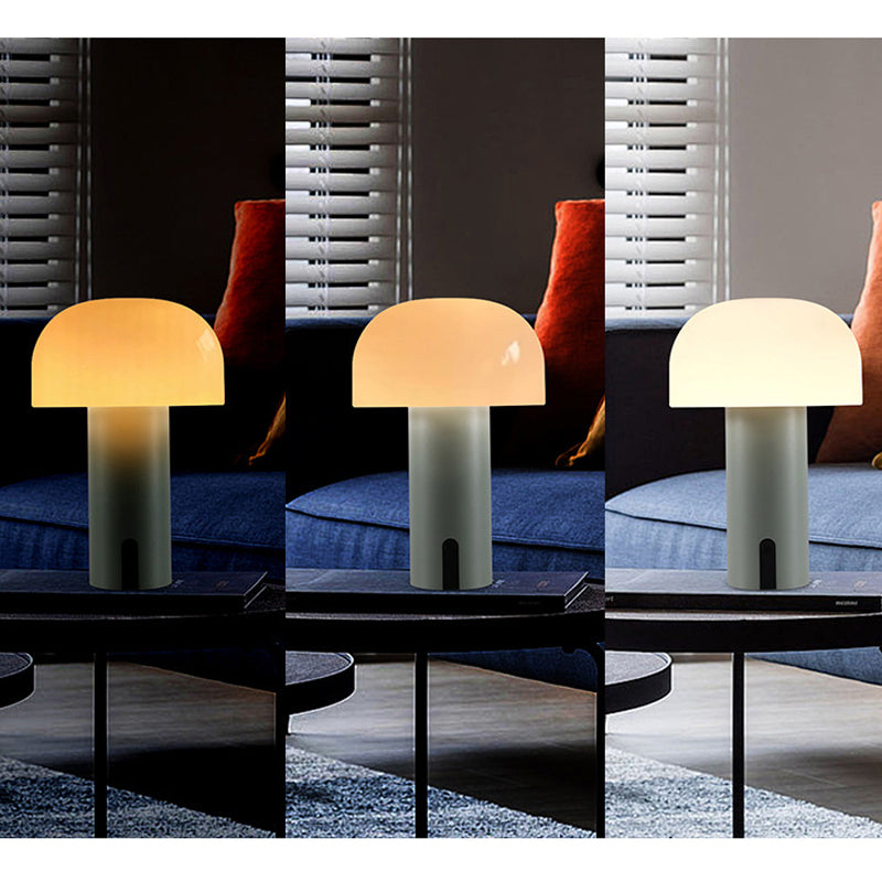 "Sopp bordlampe, trådløs og dimbar, europeisk design. Elegant soppformet lampe i flere farger for stilfull belysning."