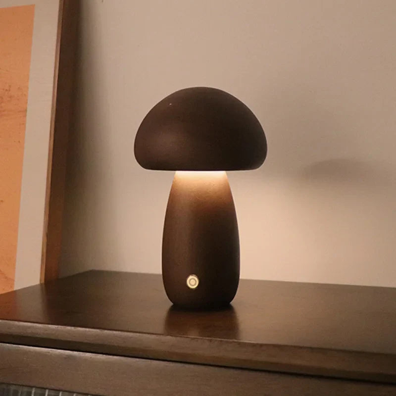 Soppformet barnelampe med LED-lys. Berøringskontroll nattlampe for et koselig barnerom.